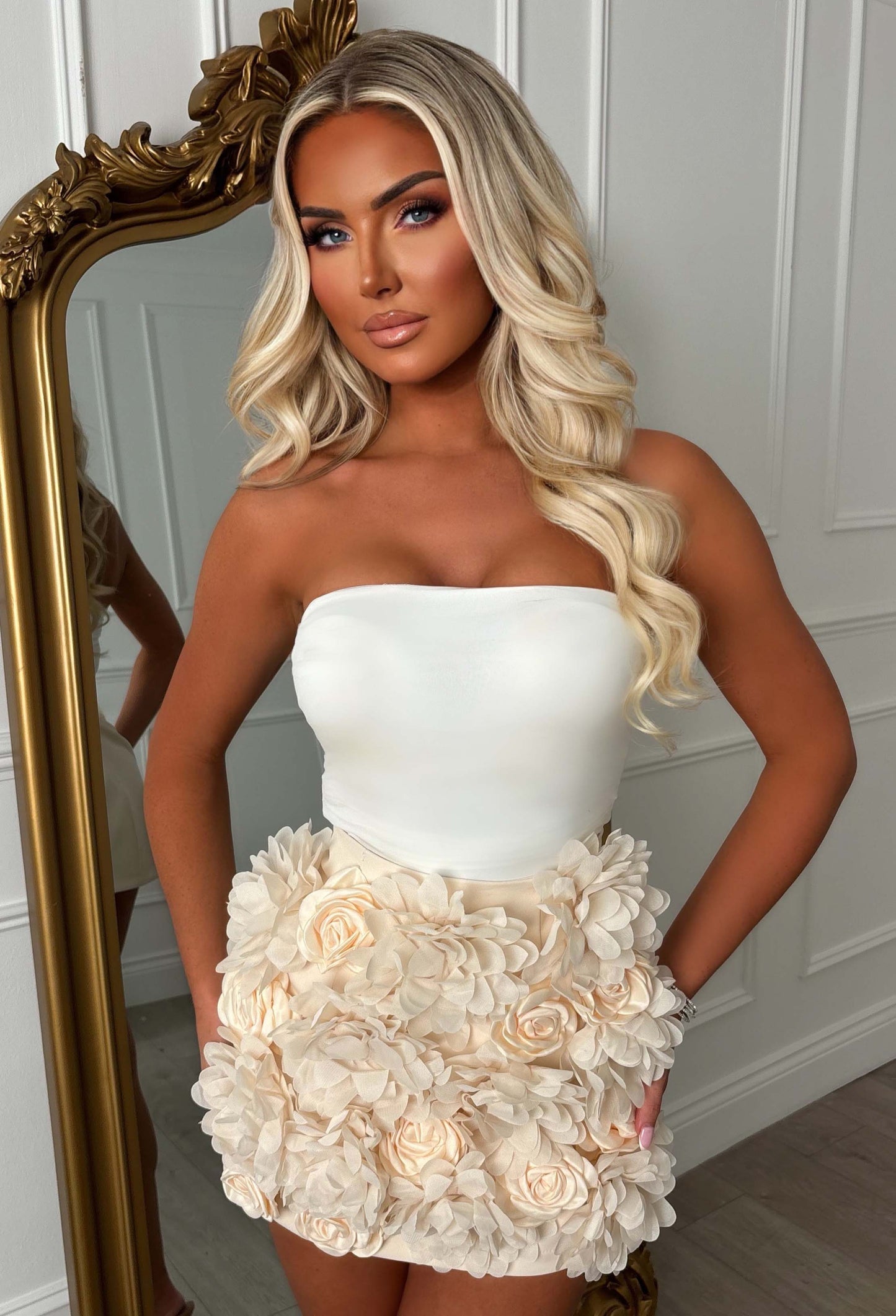 Electric Energy Cream Flower Embroidered Mini Skirt